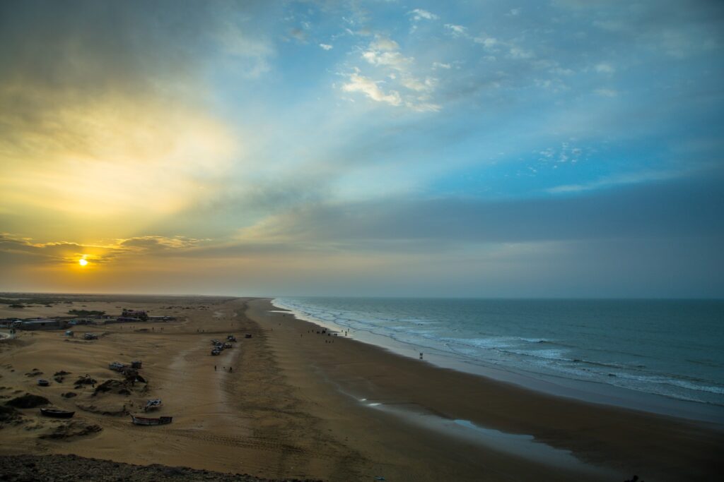 Rent A Car From Karachi To Kund Malir Beach